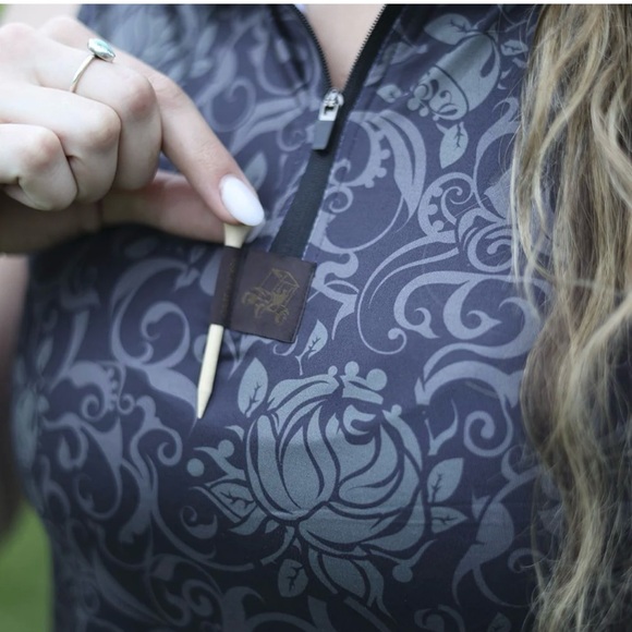 NWT Women’s sleeveless polo with “Filigree” print - Picture 3 of 8